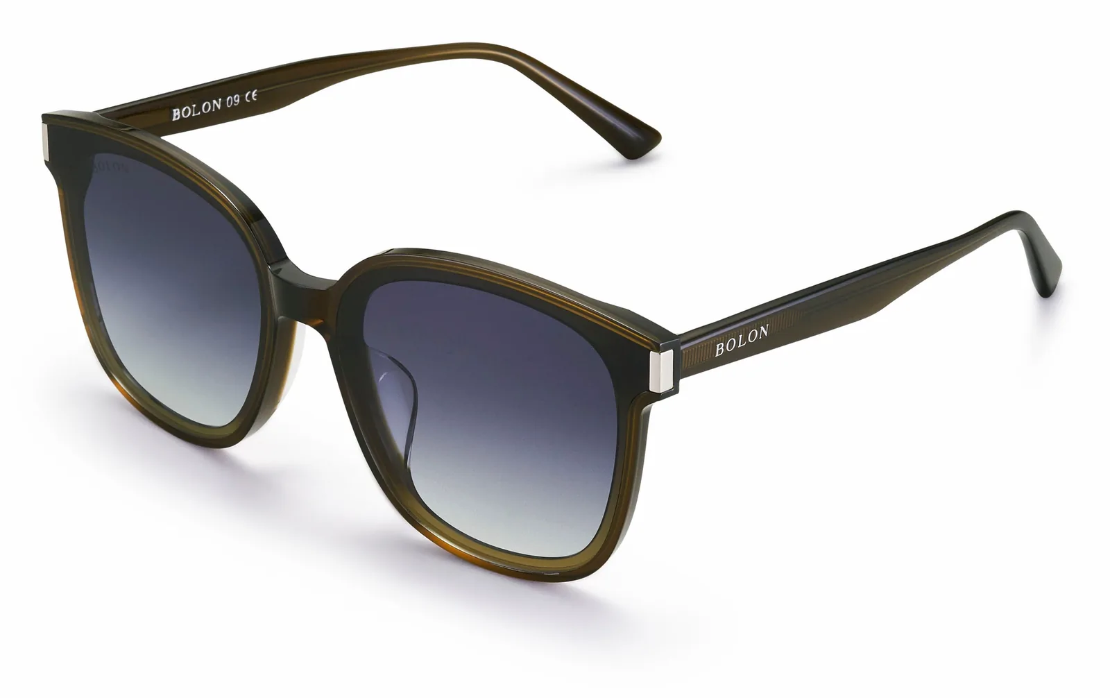 แว่นกันแดด BOLON BL3111 Bowery สี A80 มุมเฉียง 45 องศา