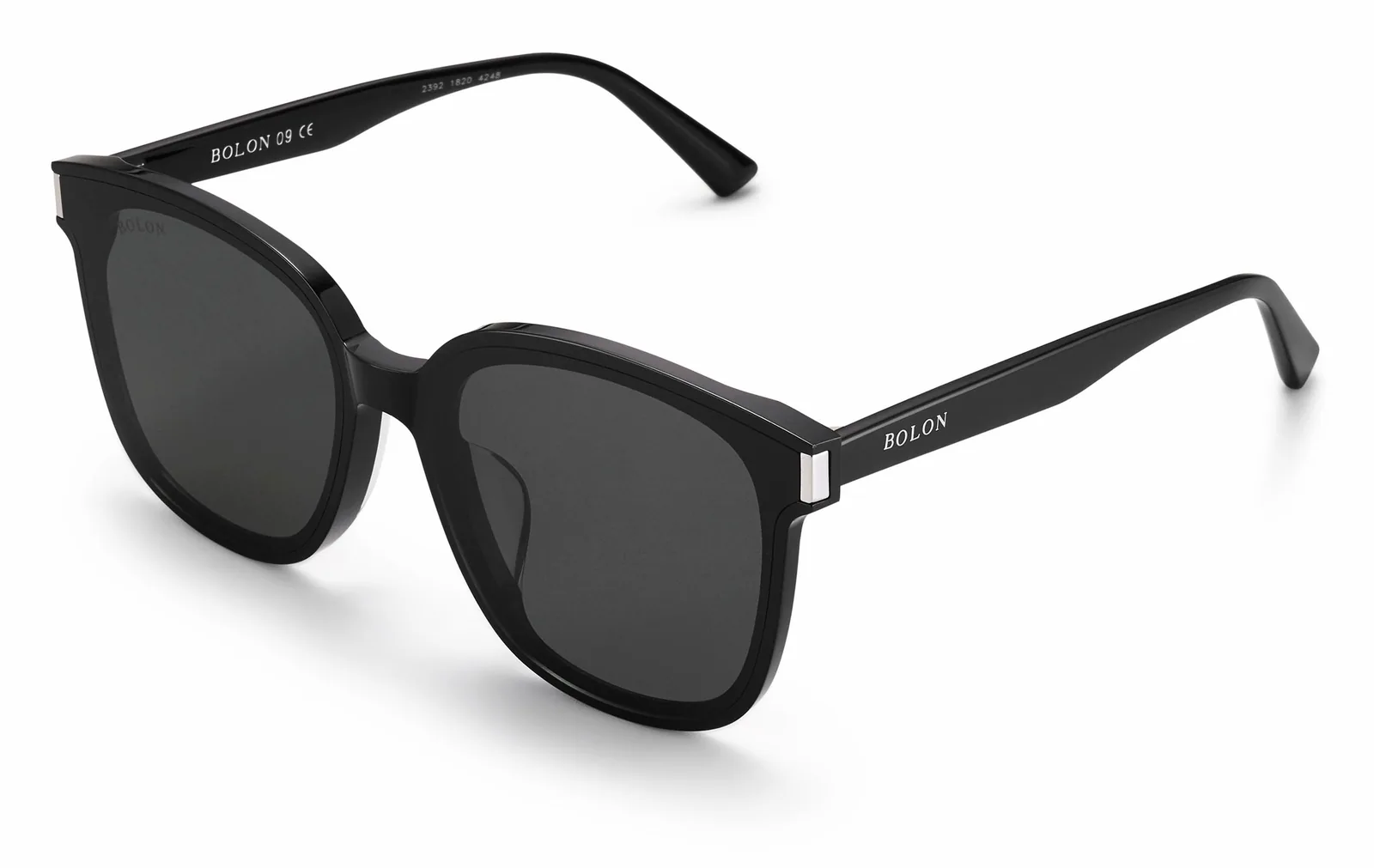 แว่นกันแดด BOLON BL3111 Bowery สี C10 มุมเฉียง 45 องศา