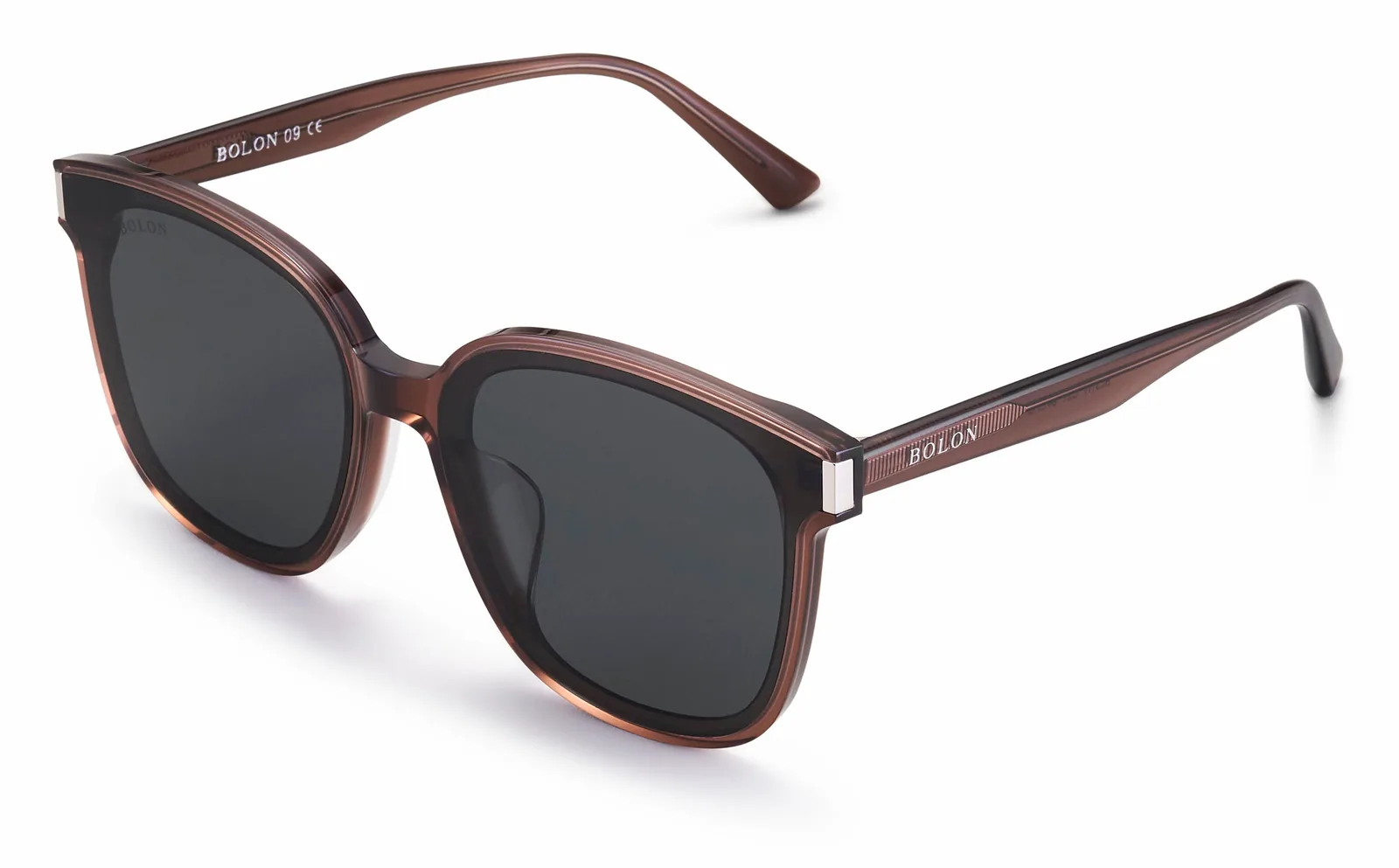 แว่นกันแดด BOLON BL3111 Bowery สี C21 มุมเฉียง 45 องศา