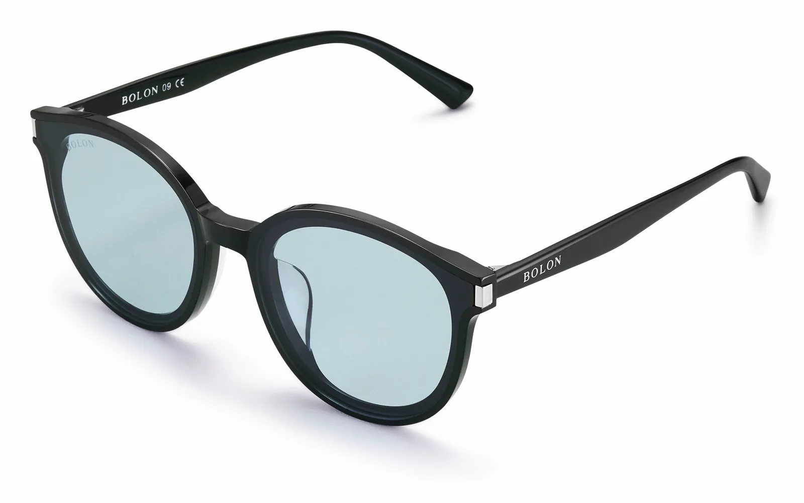 แว่นกันแดด BOLON BL3126 Bushwick สี A17 มุมเฉียง 45 องศา