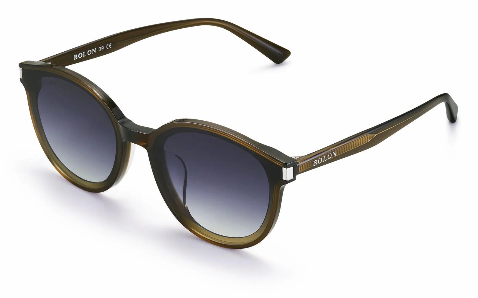 แว่นกันแดด BOLON BL3126 Bushwick สี A80 มุมเฉียง 45 องศา