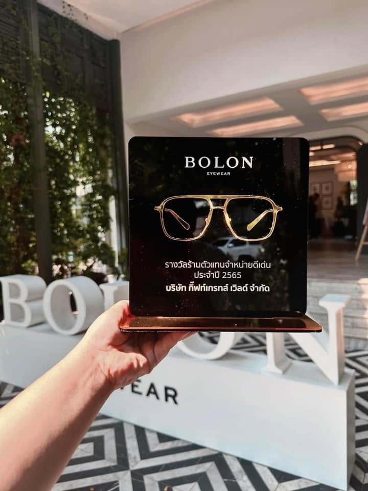 โล่รางวัลร้านตัวแทนจำหน่ายดีเด่น BOLON ประจำปี 2565 บริษัท กิ๊ฟท์เกรทส์ เวิลด์ จำกัด