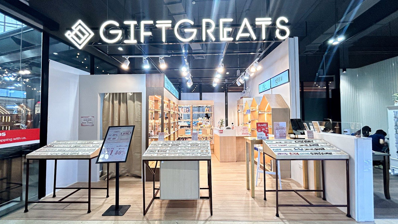 หน้าร้านแว่น GIFTGREATS สาขาเดอะโฟร์ท สาย 4 ภายในศูนย์การค้า
