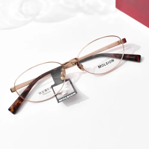 แว่นสายตา MOLSION MA7006 สี Light Gold (B60) มุมเฉียง