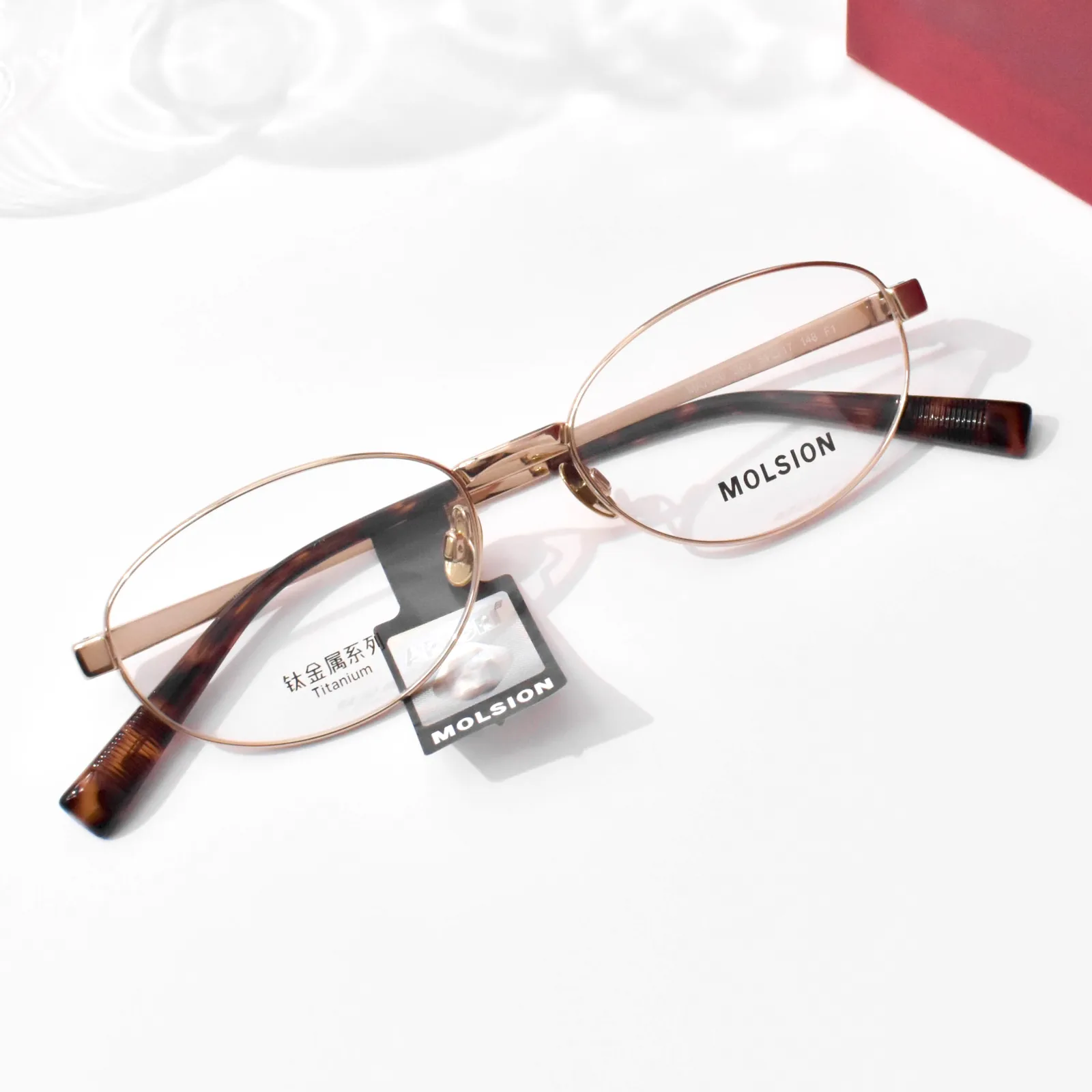 แว่นสายตา MOLSION MA7006 สี Light Gold (B60) มุมเฉียง