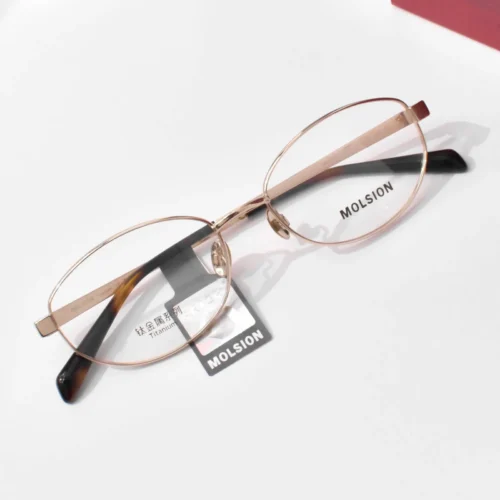 แว่นสายตา MOLSION MA7007 สี Light Gold (B60) มุมเฉียง