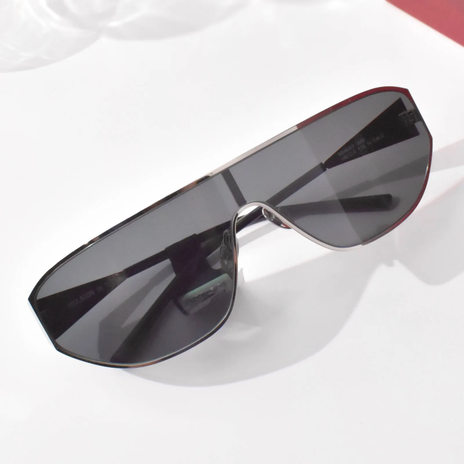 แว่นกันแดด MOLSION MM8001 สี Silver/Grey (A90) มุมเฉียง