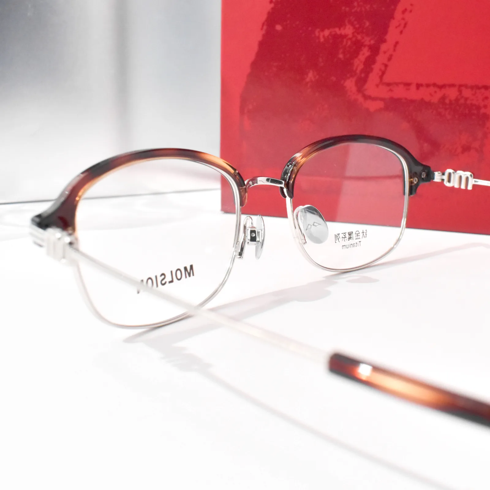แว่นสายตา MOLSION MO6010 สี Moonlight Silver/Tortoiseshell (B20) มุมข้าง