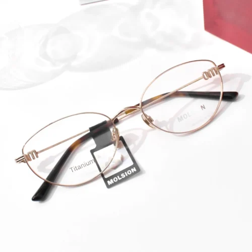 แว่นสายตา MOLSION MO7003 สี Wheat Gold (B60) มุมเฉียง