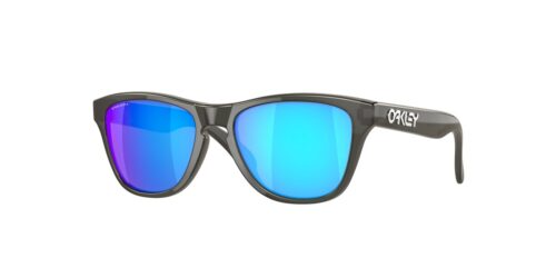 แว่นกันแดด OAKLEY OJ9009 สี Grey Smoke / Prizm Sapphire (900902) ที่ร้านแว่น GIFTGREATS