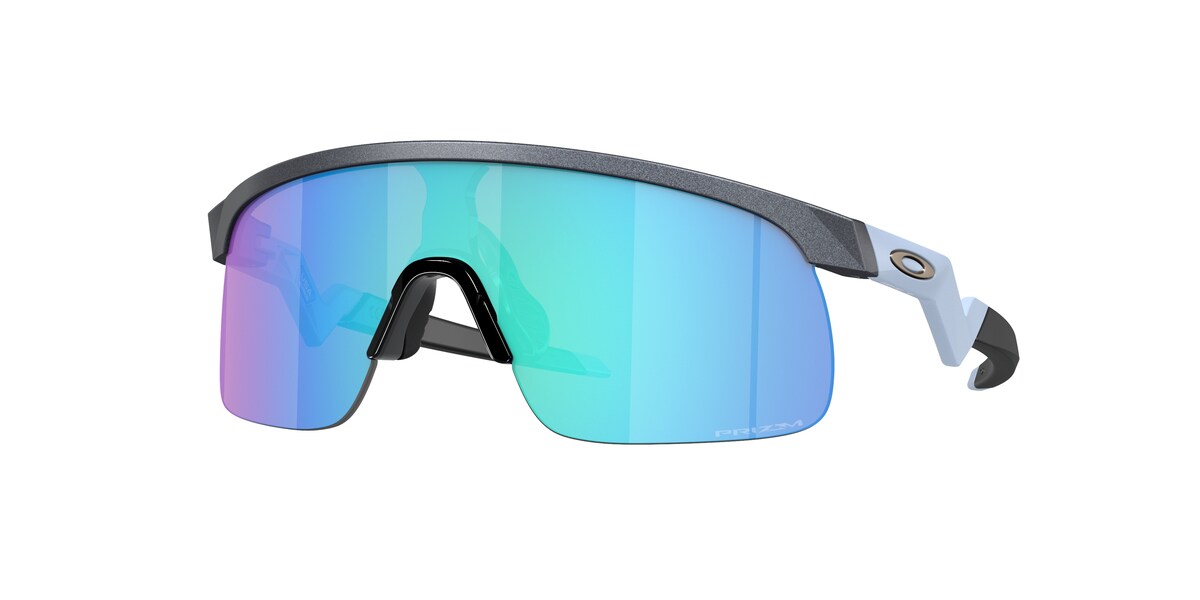 แว่นกันแดด OAKLEY OJ9010 สี Blue Steel / Prizm Sapphire (901016) ที่ร้านแว่น GIFTGREATS