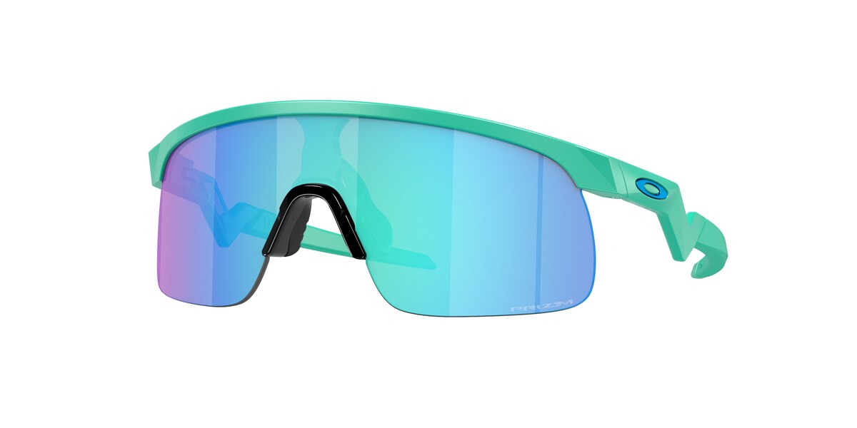 แว่นกันแดด OAKLEY OJ9010 สี Matte Celeste / Prizm Sapphire (901019) ที่ร้านแว่น GIFTGREATS