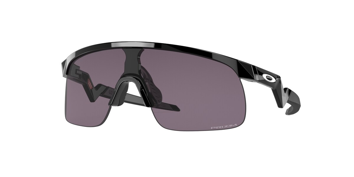 แว่นกันแดด OAKLEY OJ9010 สี Polished Black / Prizm Grey (901001) ที่ร้านแว่น GIFTGREATS