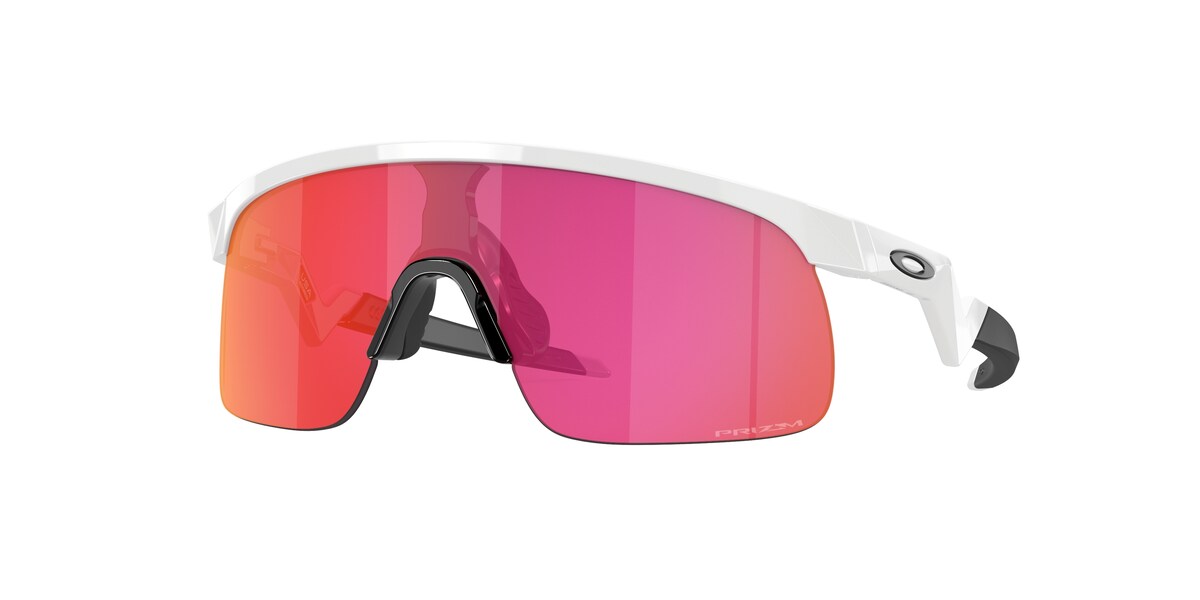 แว่นกันแดด OAKLEY OJ9010 สี Polished White / Prizm Field (901004) ที่ร้านแว่น GIFTGREATS