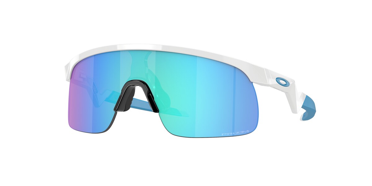 แว่นกันแดด OAKLEY OJ9010 สี Polished White / Prizm Sapphire (901007) ที่ร้านแว่น GIFTGREATS