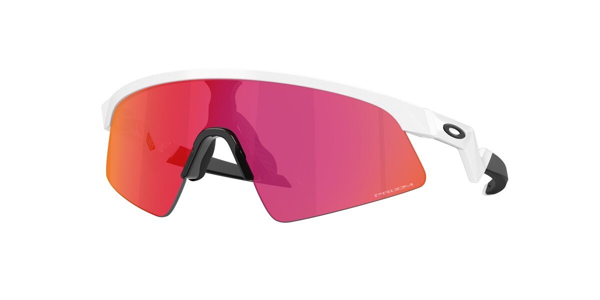 แว่นกันแดด OAKLEY OJ9015 สี Polished White / Prizm Field (901503) ที่ร้านแว่น GIFTGREATS