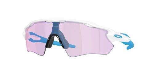 แว่นกันแดด OAKLEY OO9208 สี Matte White / Prizm Transitions Cobalt (9208G8) ที่ร้านแว่น GIFTGREATS