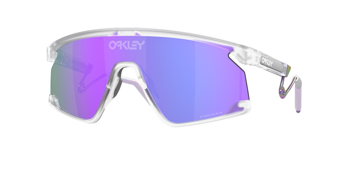 แว่นกันแดด OAKLEY OO9237 สี Matte Clear / Prizm Violet (923702) ที่ร้านแว่น GIFTGREATS