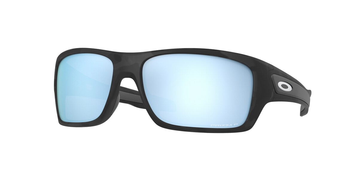 แว่นกันแดด OAKLEY OO9263 สี Matte Black Camo / Prizm Deep Water Polarized (926364) ที่ร้านแว่น GIFTGREATS