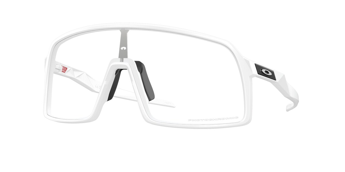 แว่นกันแดด OAKLEY OO9406A สี Matte White / Clear to Black Iridium Photochromic (940634) ที่ร้านแว่น GIFTGREATS