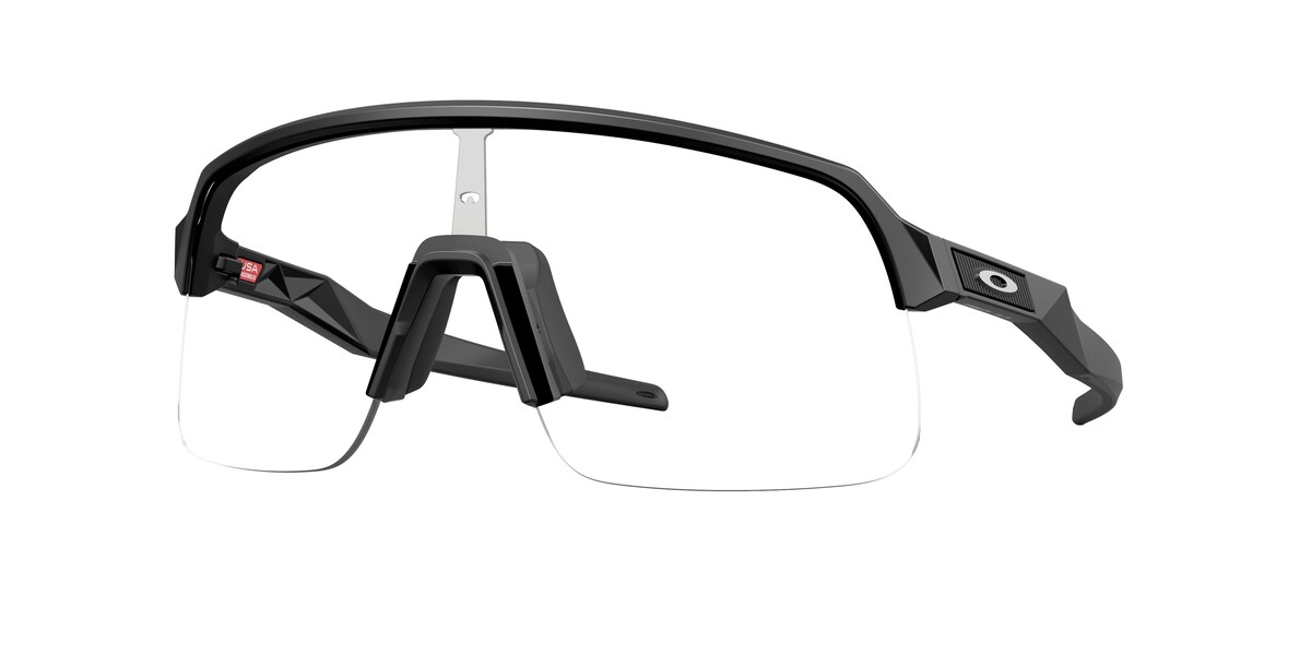 แว่นกันแดด OAKLEY OO9496 สี Matte Black / Clear to Black Iridium Photochromic (949607) ที่ร้านแว่น GIFTGREATS