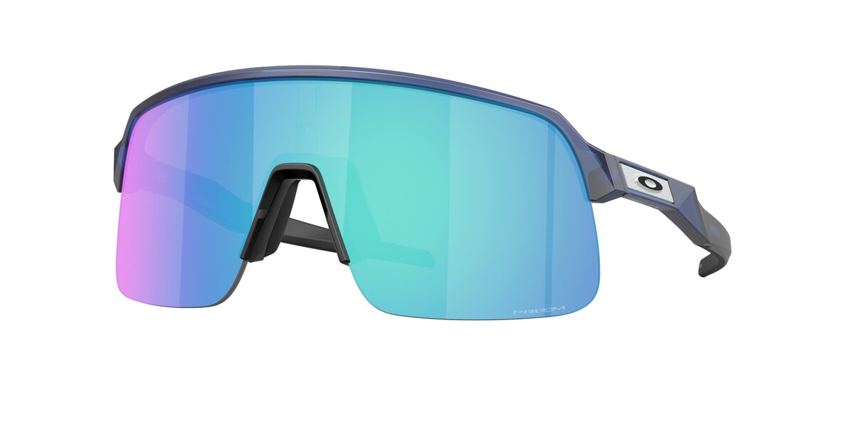 แว่นกันแดด OAKLEY OO9496 สี Matte Transparent Blue / Prizm Sapphire (949603) ที่ร้านแว่น GIFTGREATS