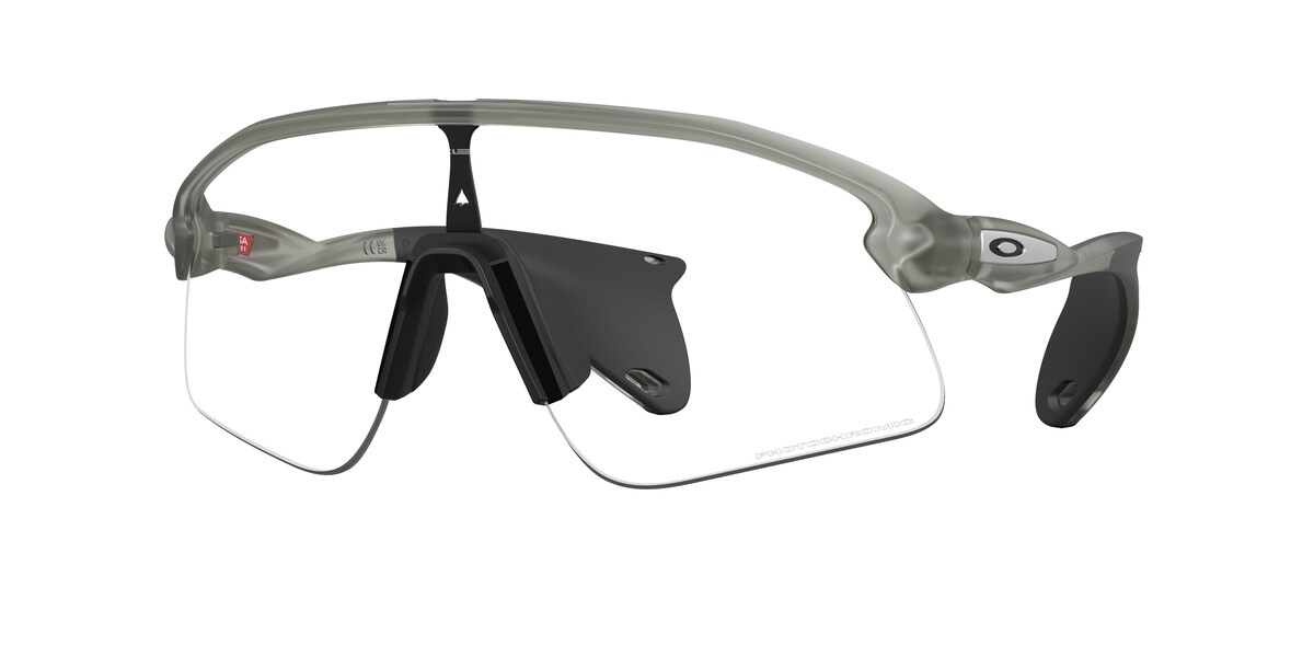 แว่นกันแดด OAKLEY OO9517 สี Grey Ink / Clear to Black Iridium Photochromic (951708) ที่ร้านแว่น GIFTGREATS