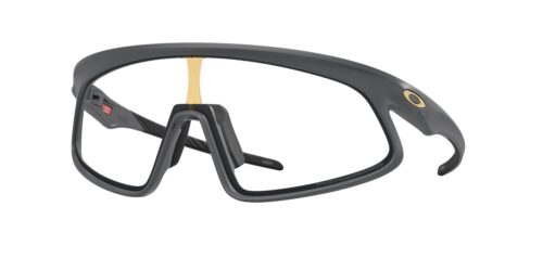 แว่นกันแดด OAKLEY OO9524D สี Matte Carbon / Clear to Black Iridium Photochromic (952406) ที่ร้านแว่น GIFTGREATS