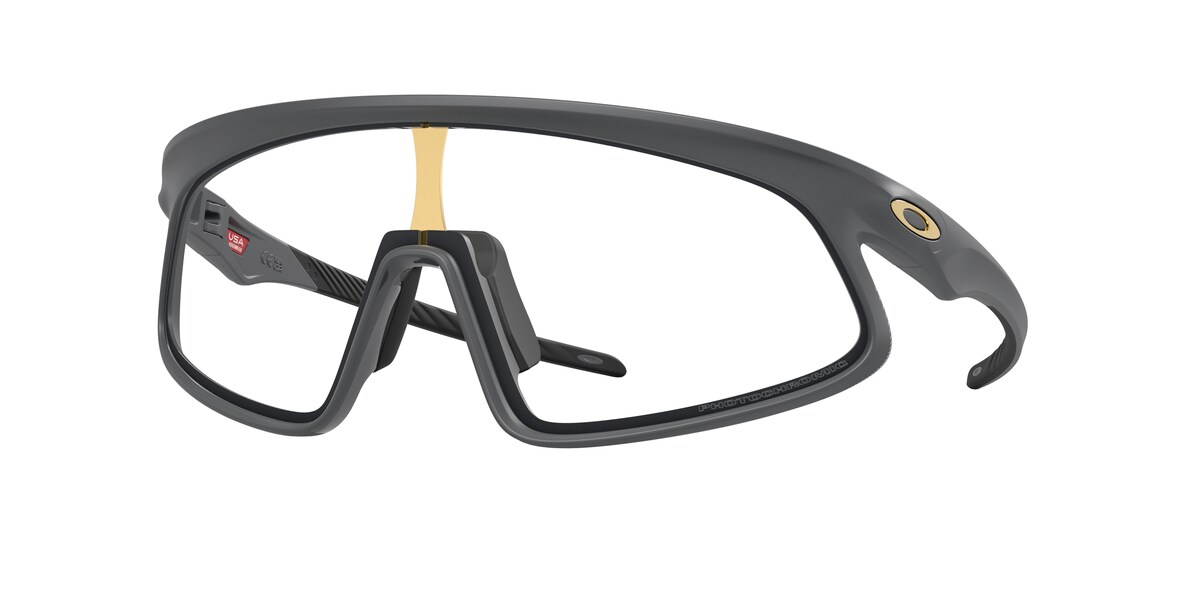 แว่นกันแดด OAKLEY OO9524D สี Matte Carbon / Clear to Black Iridium Photochromic (952406) ที่ร้านแว่น GIFTGREATS