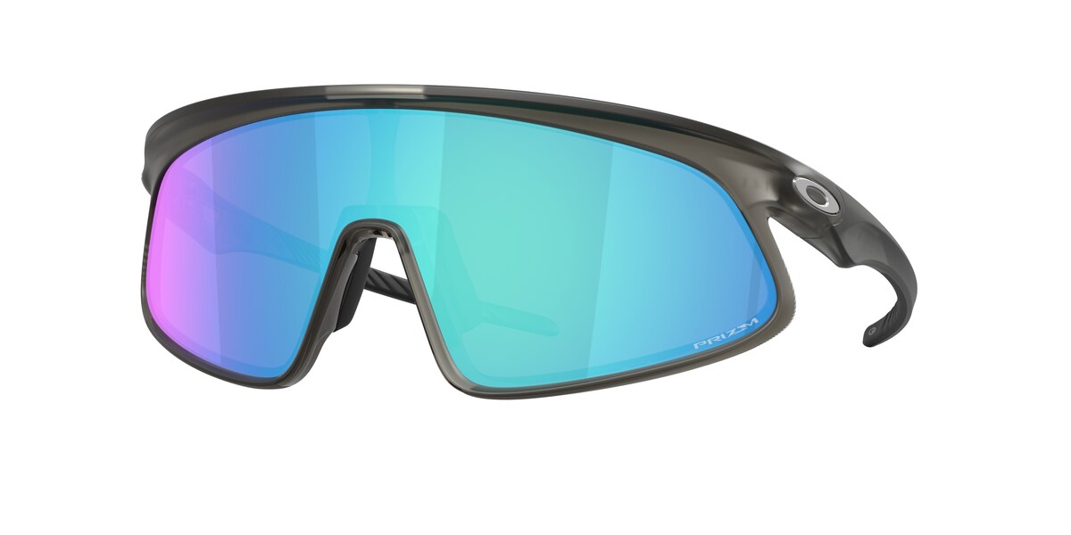 แว่นกันแดด OAKLEY OO9524D สี Matte Grey Smoke / Prizm Sapphire (952404) ที่ร้านแว่น GIFTGREATS