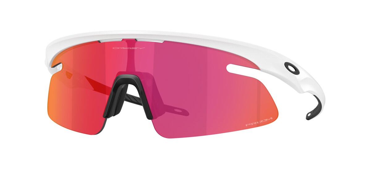 แว่นกันแดด OAKLEY OO9527D สี Matte White / Prizm Field (952705) ที่ร้านแว่น GIFTGREATS