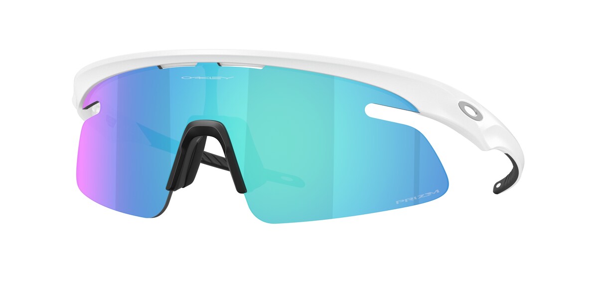แว่นกันแดด OAKLEY OO9527D สี Matte White / Prizm Sapphire (952704) ที่ร้านแว่น GIFTGREATS