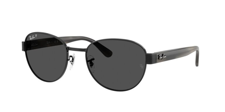 แว่นกันแดด Ray-Ban RB3766CH สีดำ เลนส์โพลาไรซ์สีเทาเข้ม มีลายเซ็น Ray-Ban และตัว P ที่มุมเลนส์