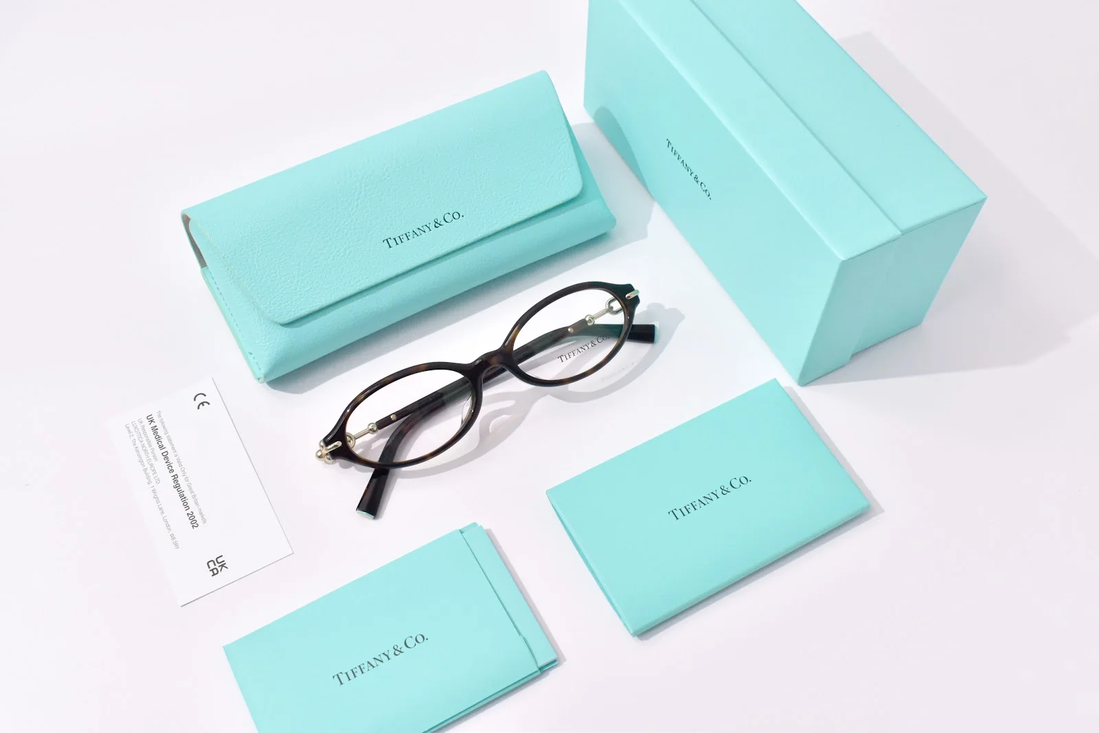 กรอบแว่นสายตาอะซิเตทสีเข้มทรงวงรี Tiffany & Co. TF2297F